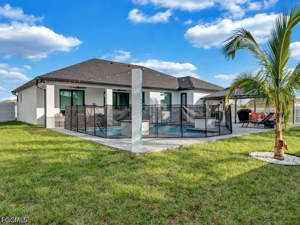 1002 NE 2nd Place Cape Coral FL 33909