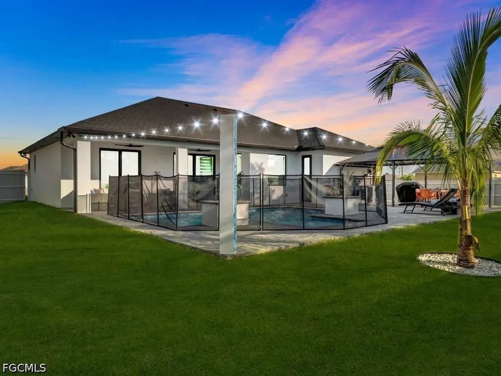 1002 NE 2nd Place Cape Coral FL 33909