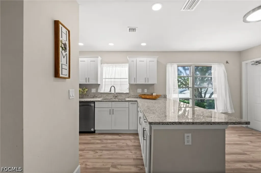 1345 SE 40th Terrace Cape Coral FL 33904