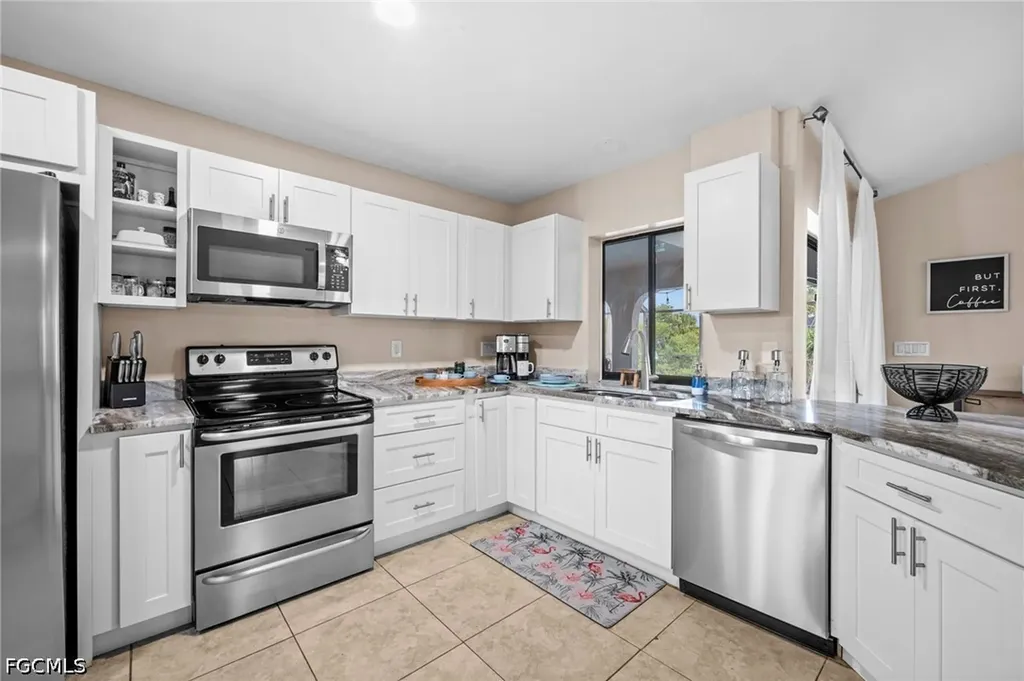 3411 SW 2nd Avenue Cape Coral FL 33914