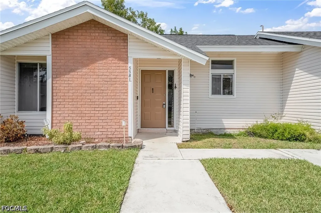 5581 Longleaf Drive North Fort Myers FL 33917
