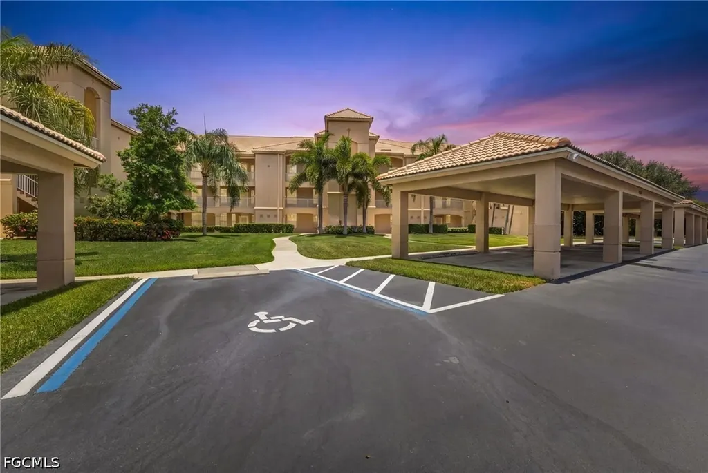 Fort Myers FL, 9110 Southmont Cove, Unit 101