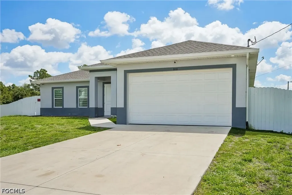910 Richmond Avenue N Lehigh Acres FL 33972