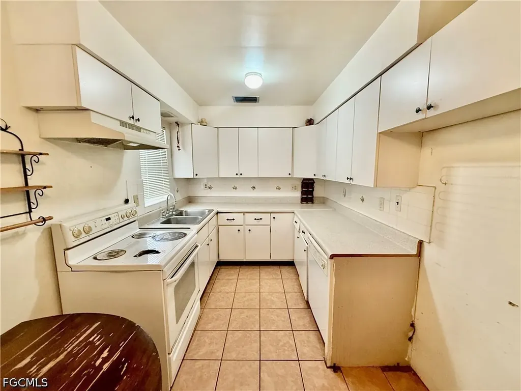 217 Oaklawn Court Lehigh Acres FL 33936