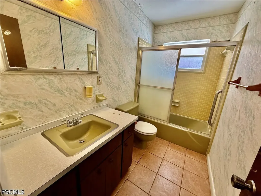 217 Oaklawn Court Lehigh Acres FL 33936