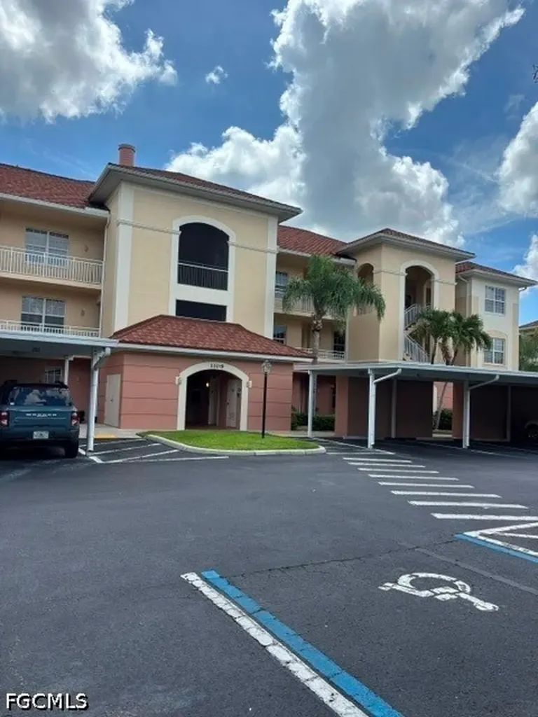 1109 Van Loon Commons Circle Cape Coral FL 33909