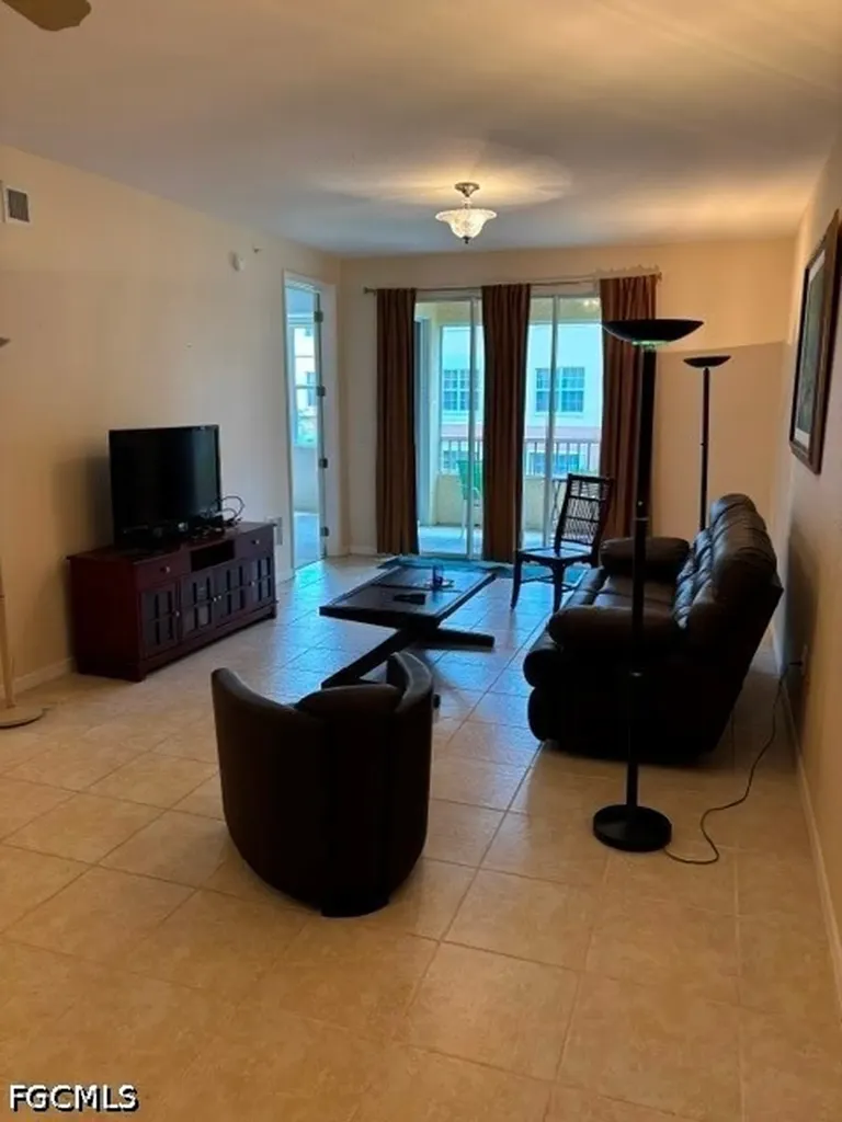 1109 Van Loon Commons Circle Cape Coral FL 33909