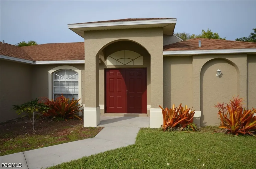 327 SE 31st Terrace Cape Coral FL 33904