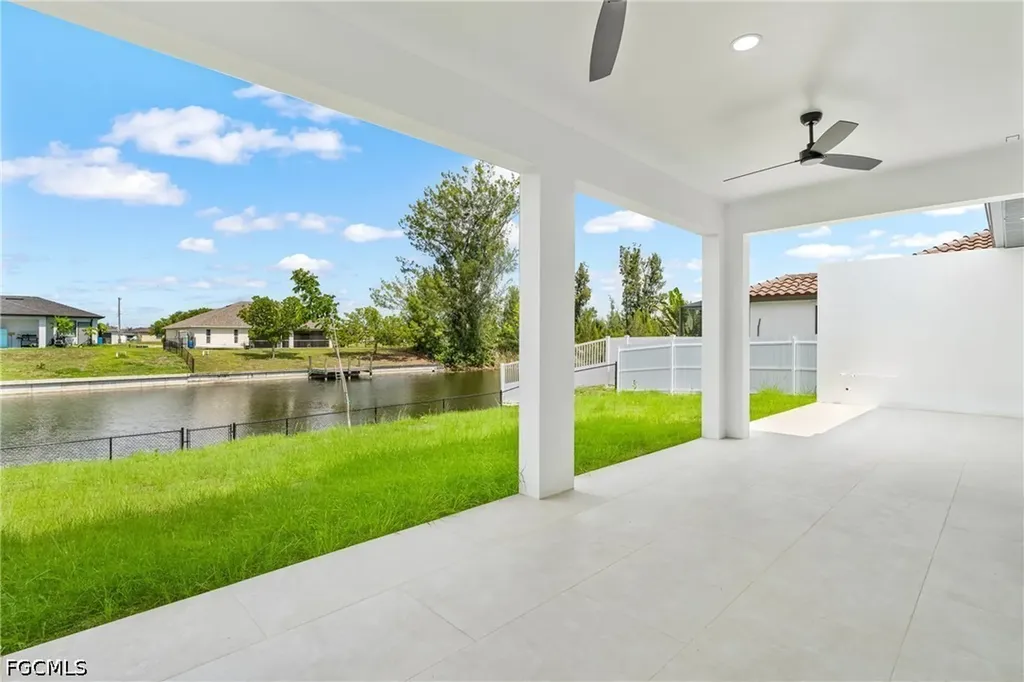 1813 NE 1st Avenue Cape Coral FL 33909