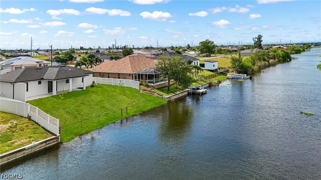 1813 NE 1st Avenue Cape Coral FL 33909