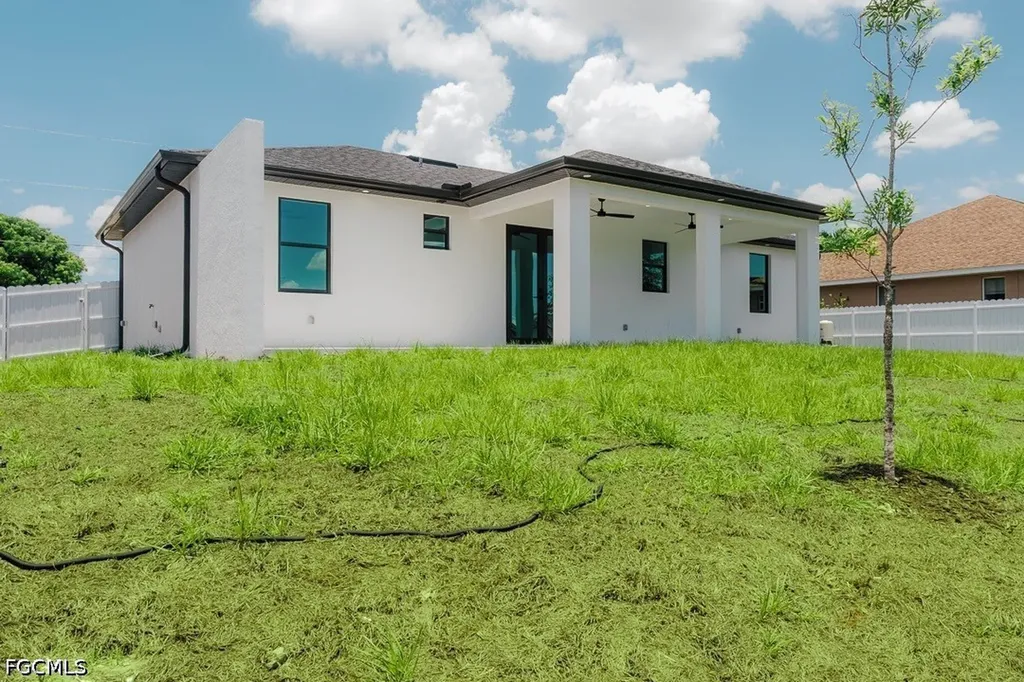 1813 NE 1st Avenue Cape Coral FL 33909