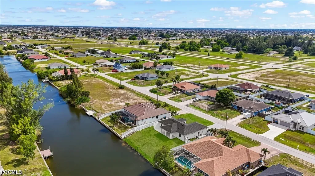 1813 NE 1st Avenue Cape Coral FL 33909