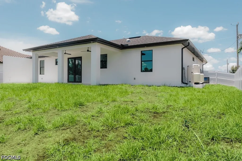 1813 NE 1st Avenue Cape Coral FL 33909
