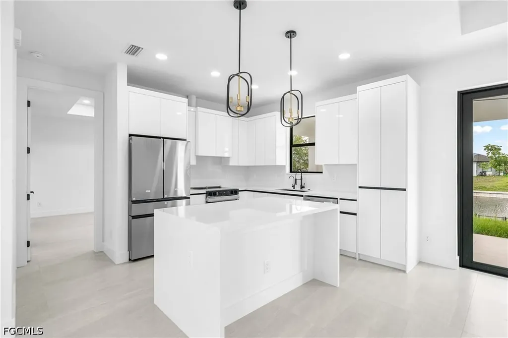 1813 NE 1st Avenue Cape Coral FL 33909
