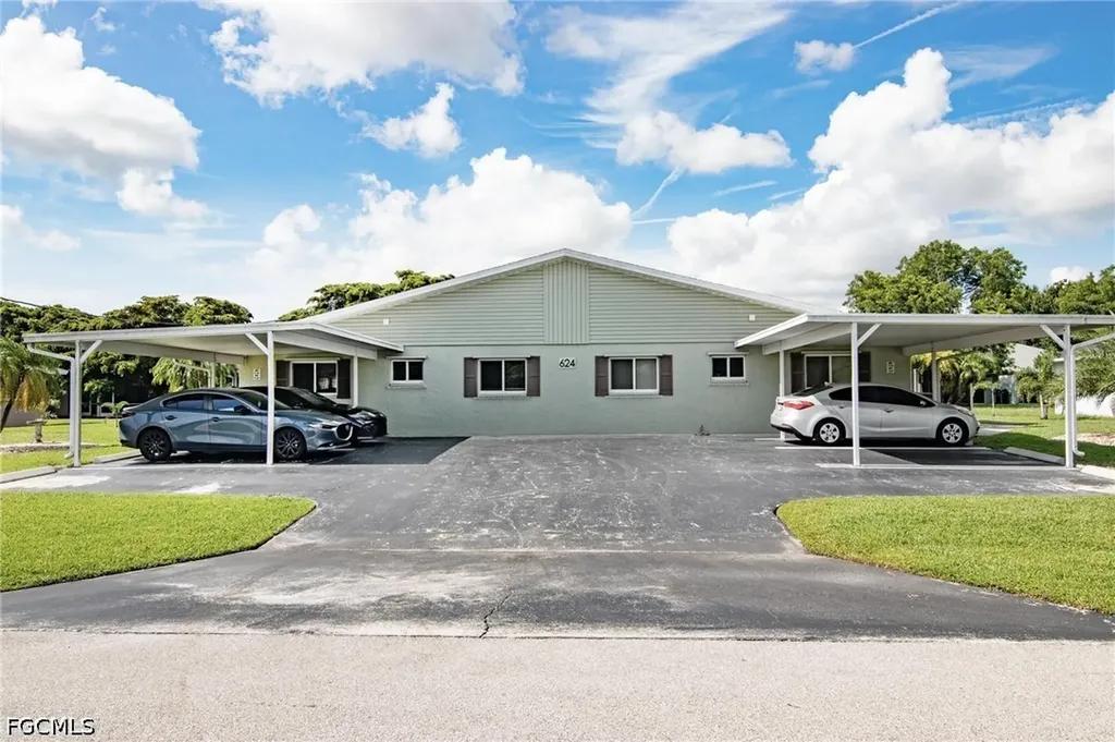624 SE 13th Street Cape Coral FL 33990