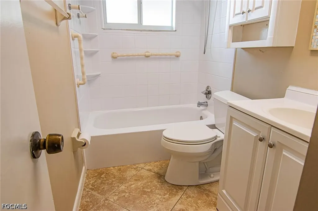 624 SE 13th Street Cape Coral FL 33990
