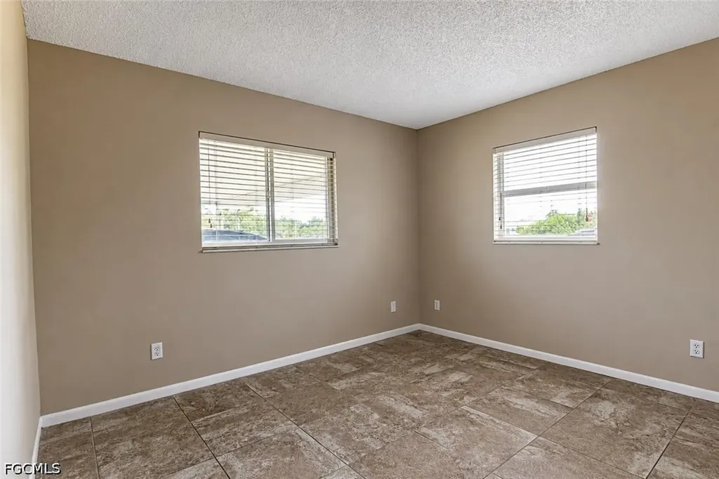 624 SE 13th Street Cape Coral FL 33990