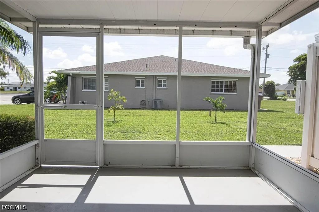 624 SE 13th Street Cape Coral FL 33990