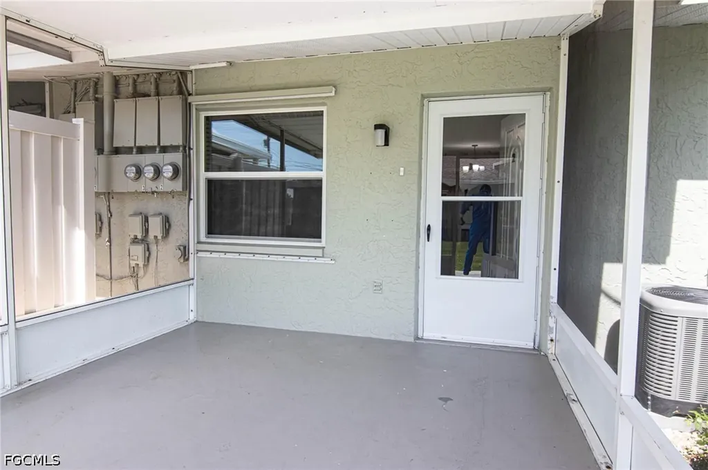 624 SE 13th Street Cape Coral FL 33990