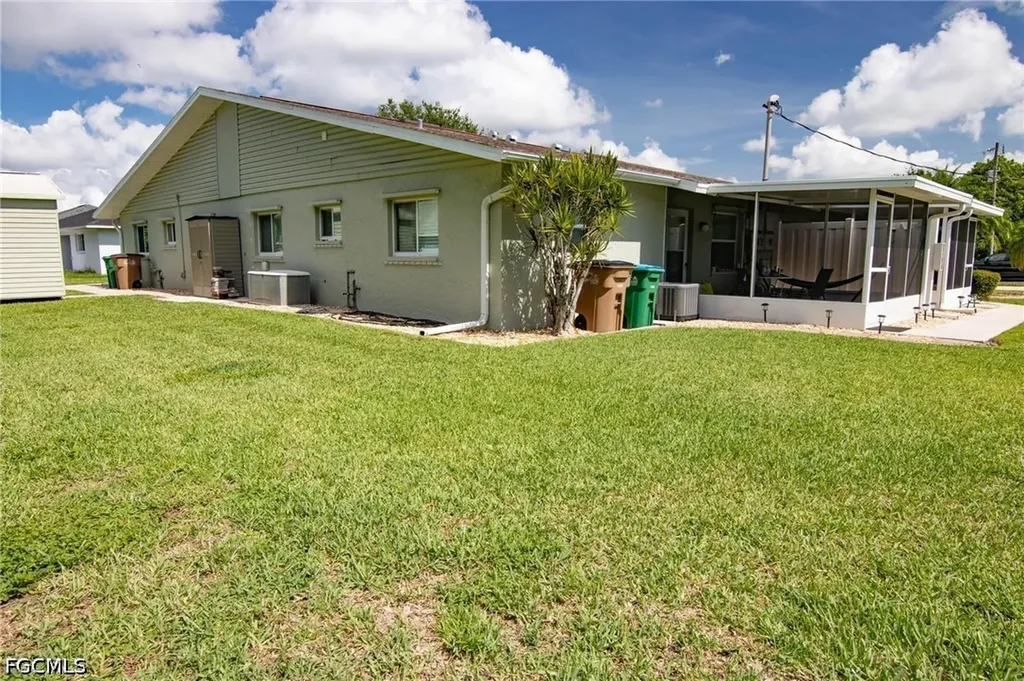 624 SE 13th Street Cape Coral FL 33990