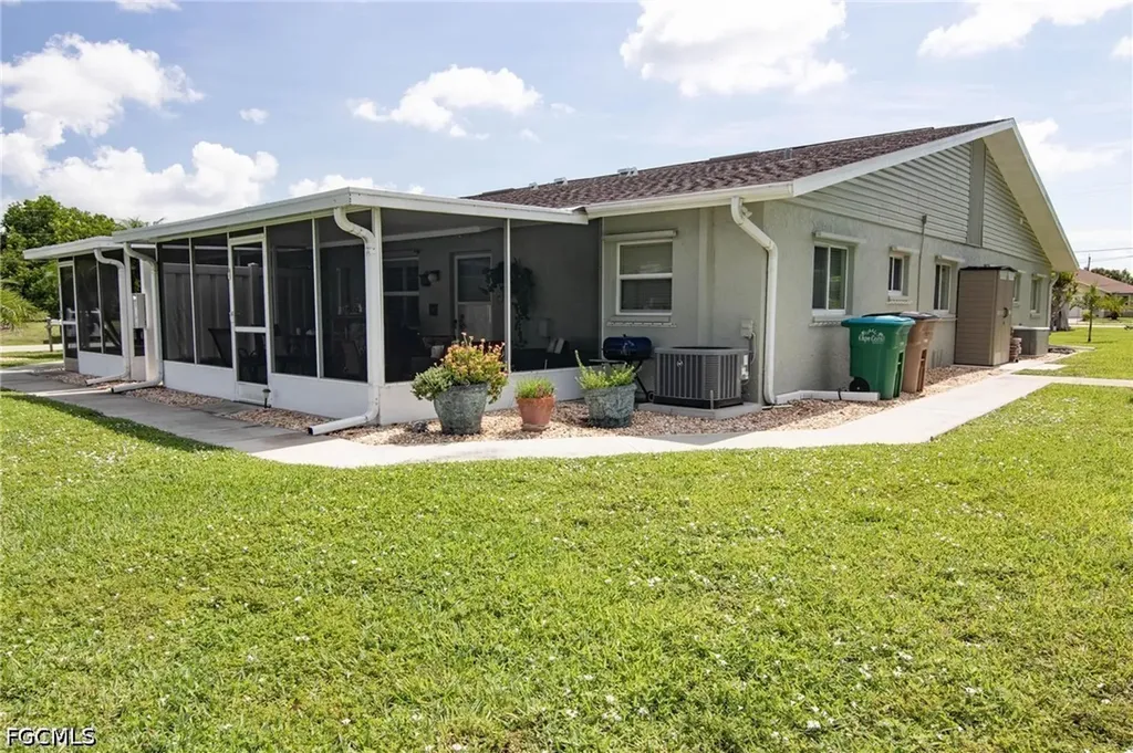 624 SE 13th Street Cape Coral FL 33990