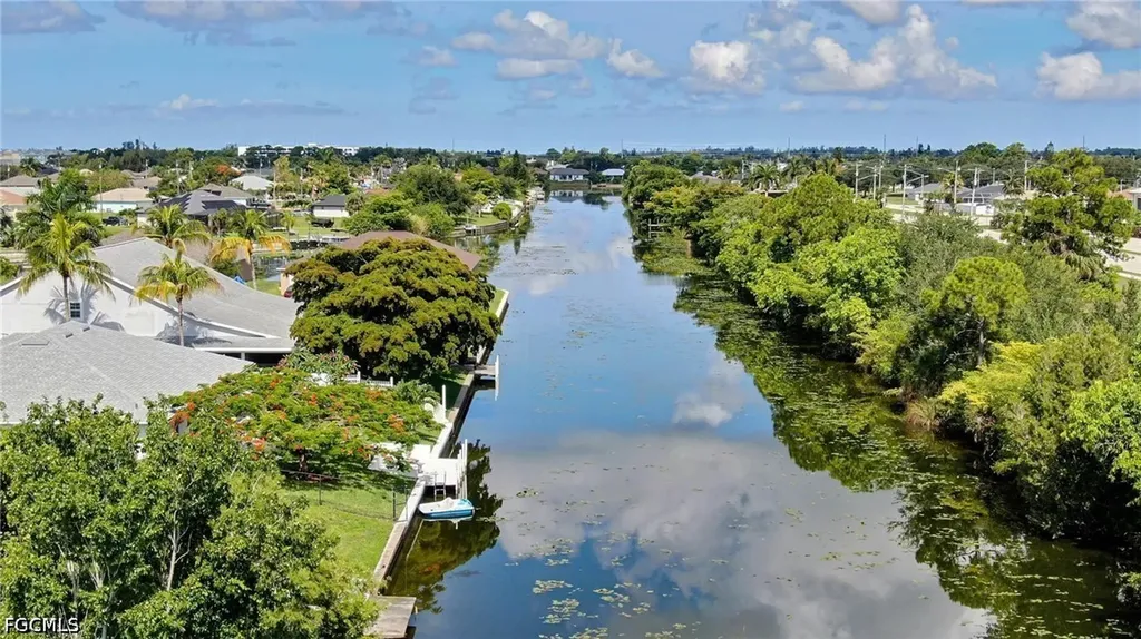624 SE 13th Street Cape Coral FL 33990