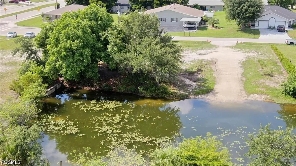 624 SE 13th Street Cape Coral FL 33990