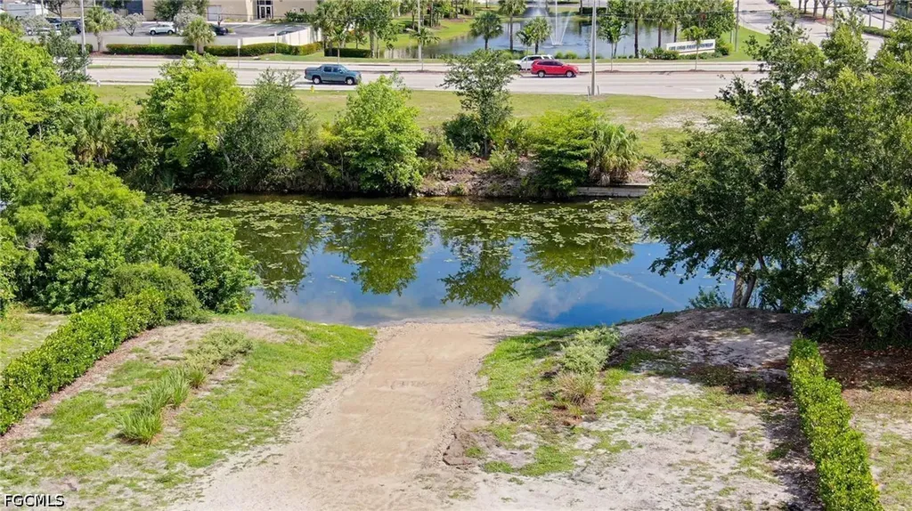 624 SE 13th Street Cape Coral FL 33990