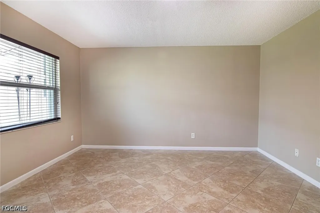 624 SE 13th Street Cape Coral FL 33990