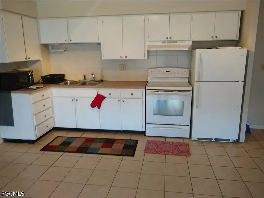 4901 Victoria Drive Cape Coral FL 33904