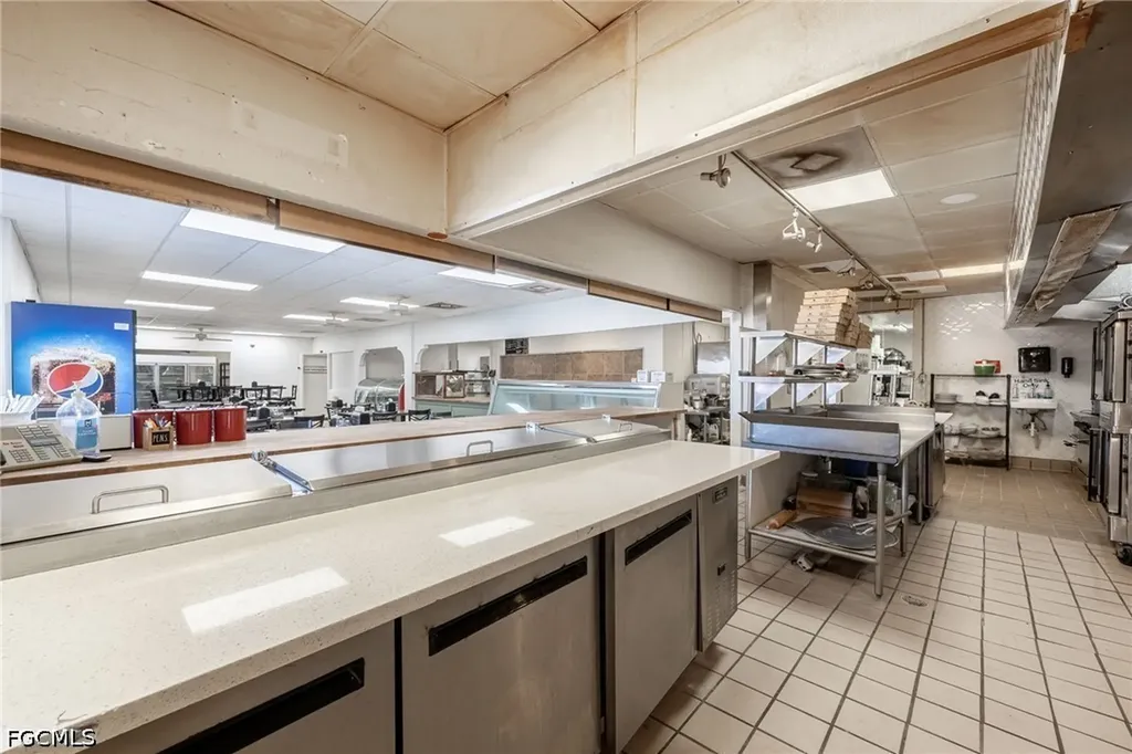 916 SE 14th Avenue Cape Coral FL 33990