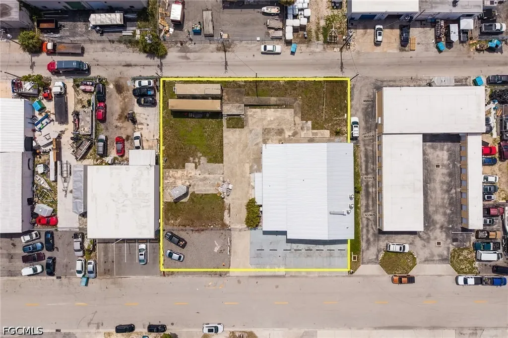 916 SE 14th Avenue Cape Coral FL 33990