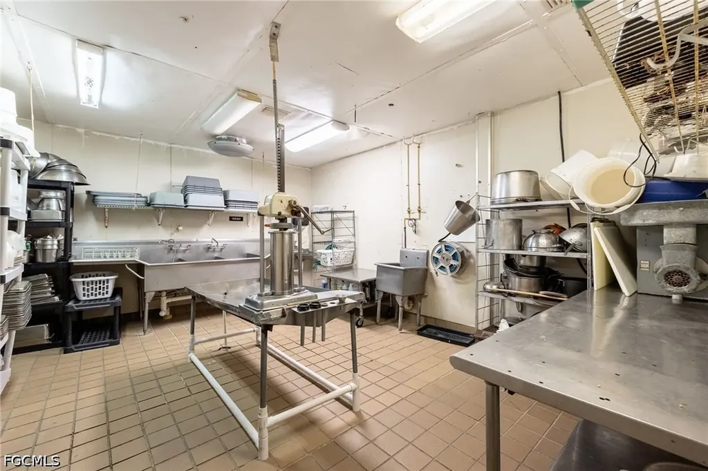 916 SE 14th Avenue Cape Coral FL 33990