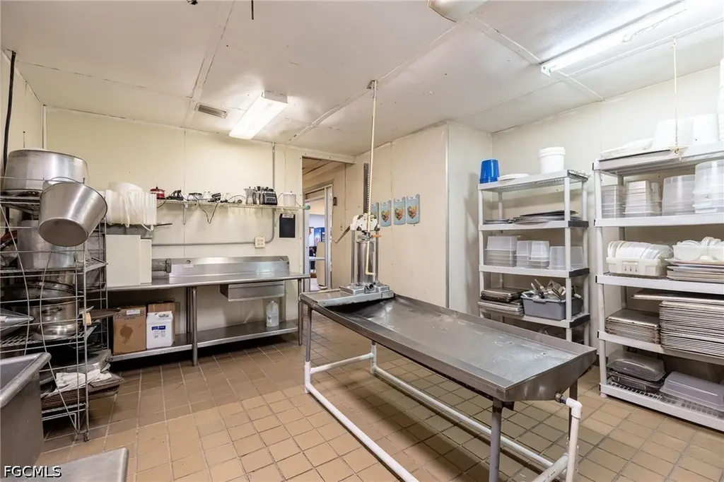 916 SE 14th Avenue Cape Coral FL 33990