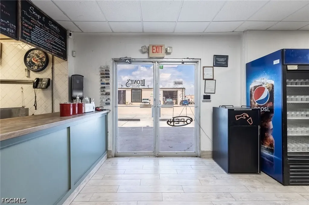 916 SE 14th Avenue Cape Coral FL 33990
