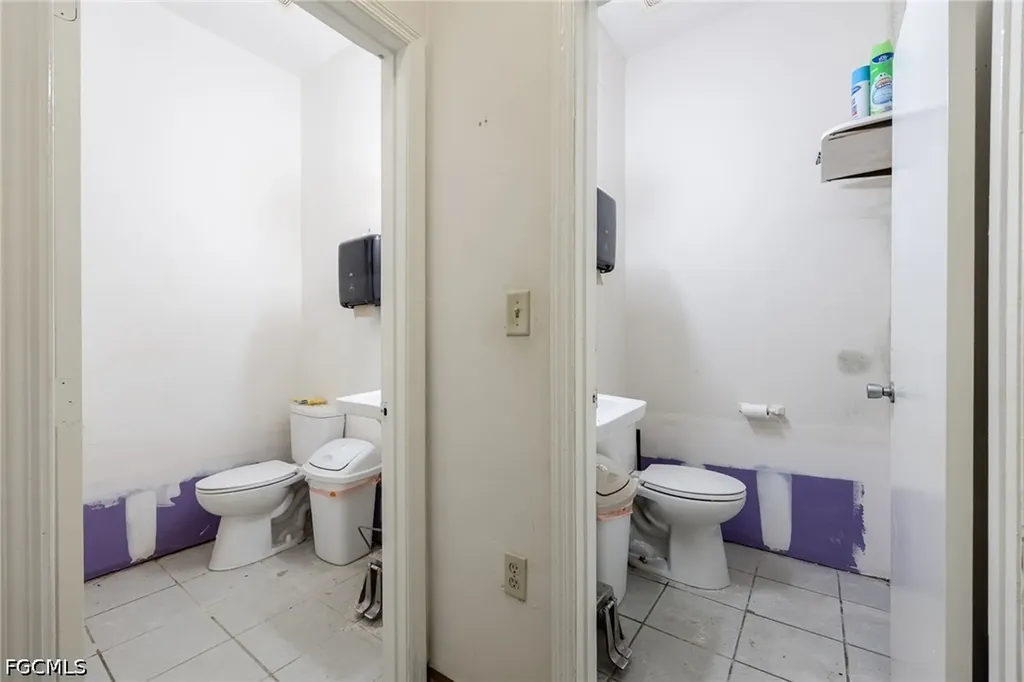 916 SE 14th Avenue Cape Coral FL 33990