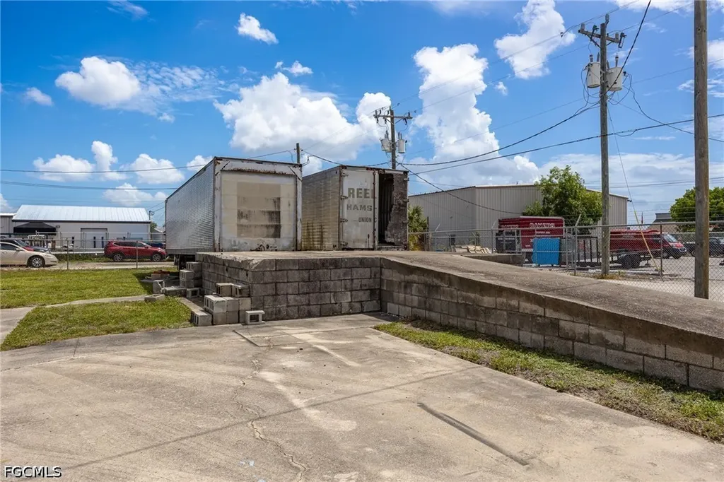 916 SE 14th Avenue Cape Coral FL 33990