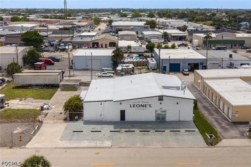916 SE 14th Avenue Cape Coral FL 33990