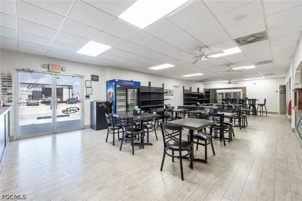 916 SE 14th Avenue Cape Coral FL 33990