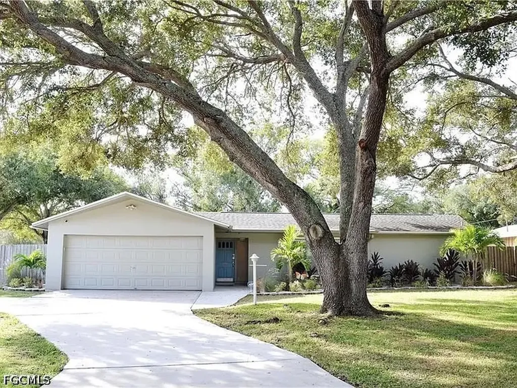 1889 Oak Park Drive N Clearwater FL 33764