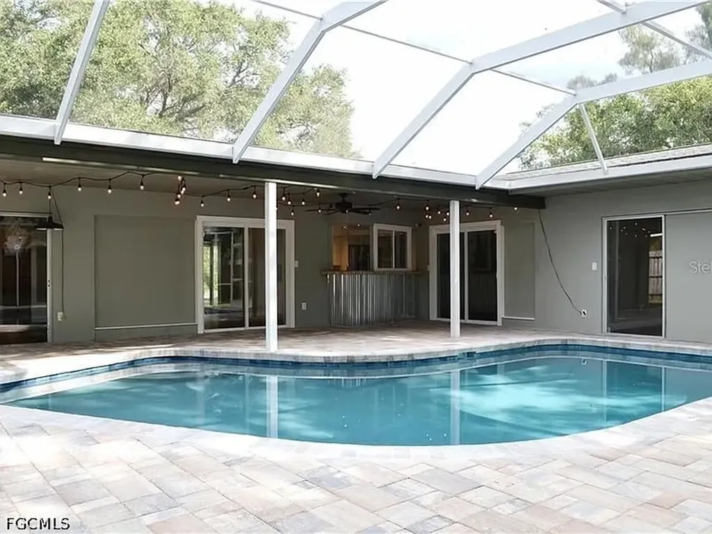 1889 Oak Park Drive N Clearwater FL 33764