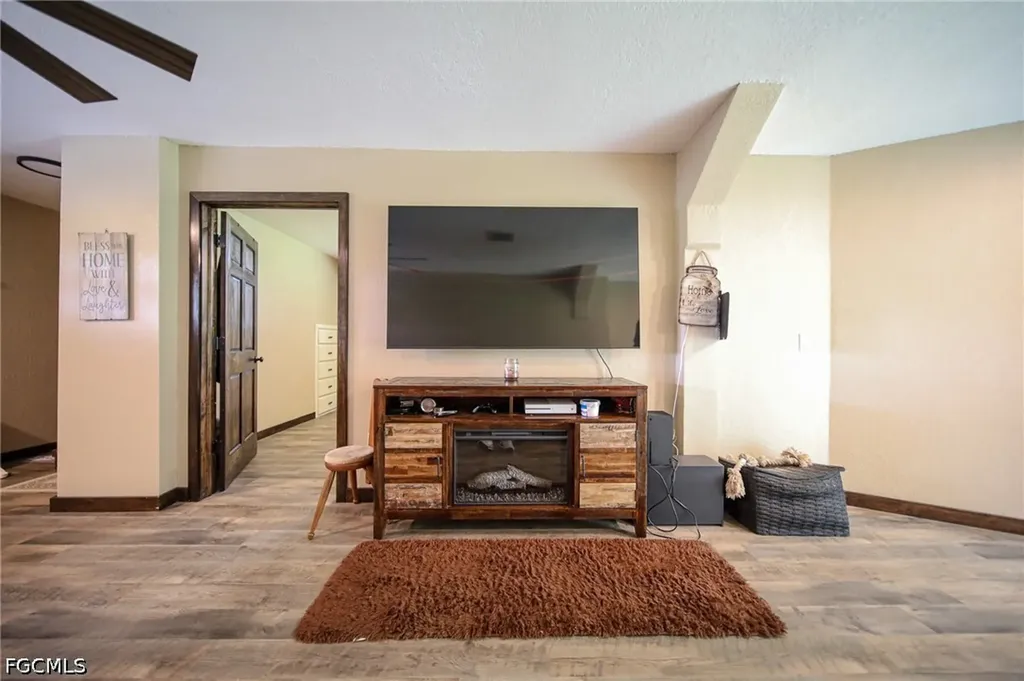 5961 Pangola Road Fort Myers FL 33905