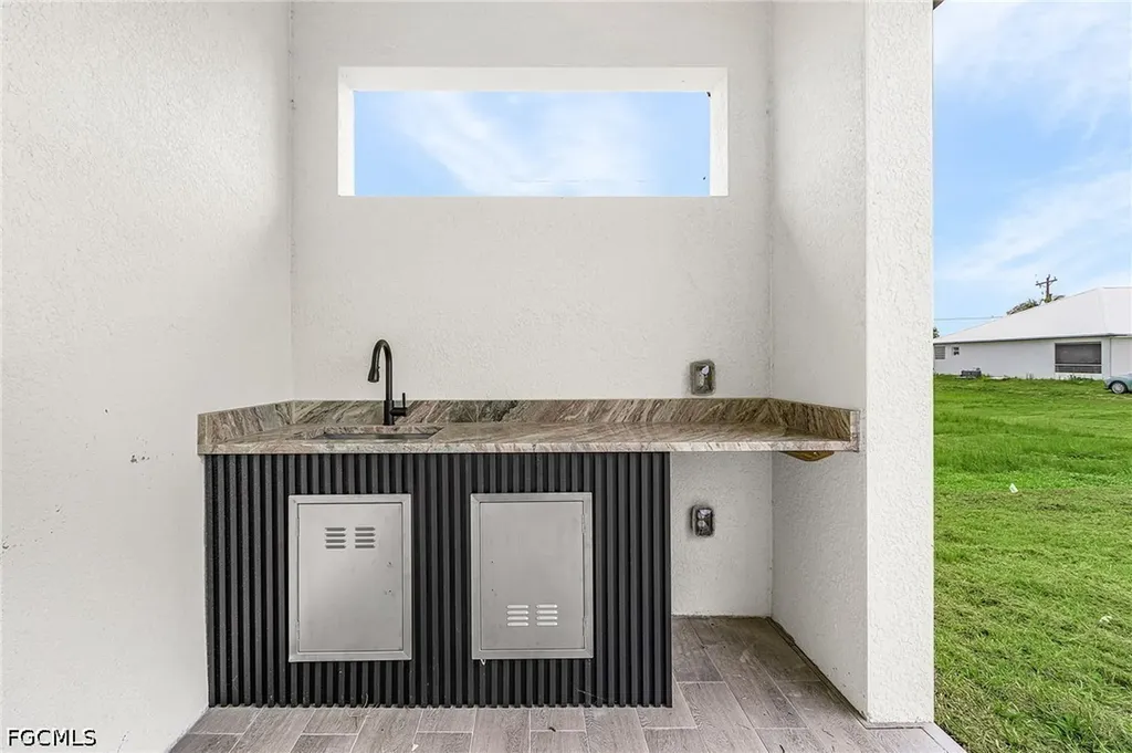 7 SW 19th Place Cape Coral FL 33991