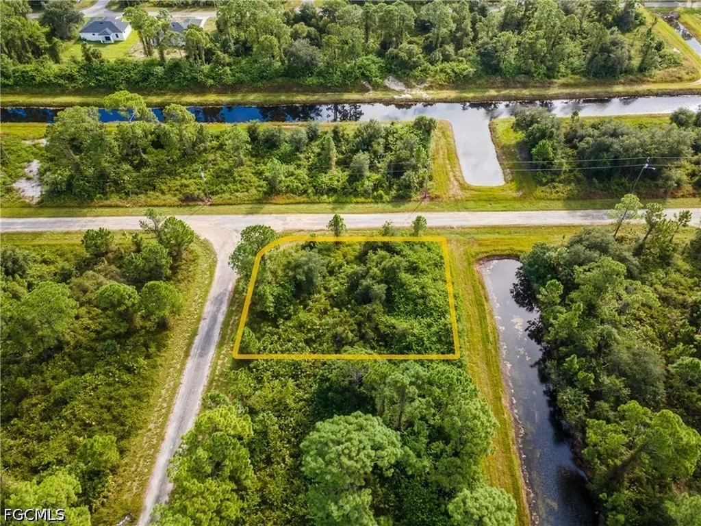 1068 Belmont Street E Lehigh Acres FL 33974