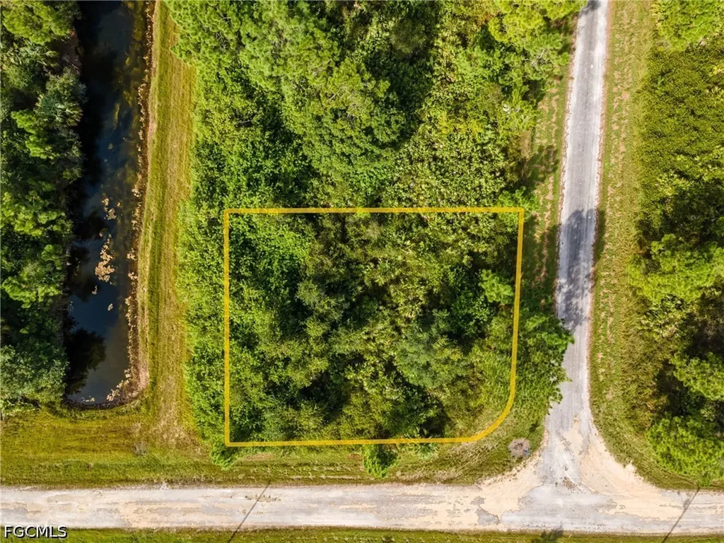 1068 Belmont Street E Lehigh Acres FL 33974
