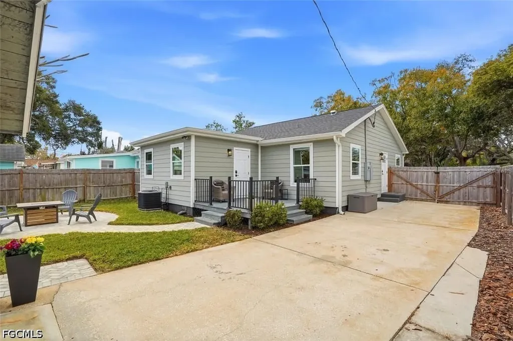 3515 19th Street N St. Petersburg FL 33713