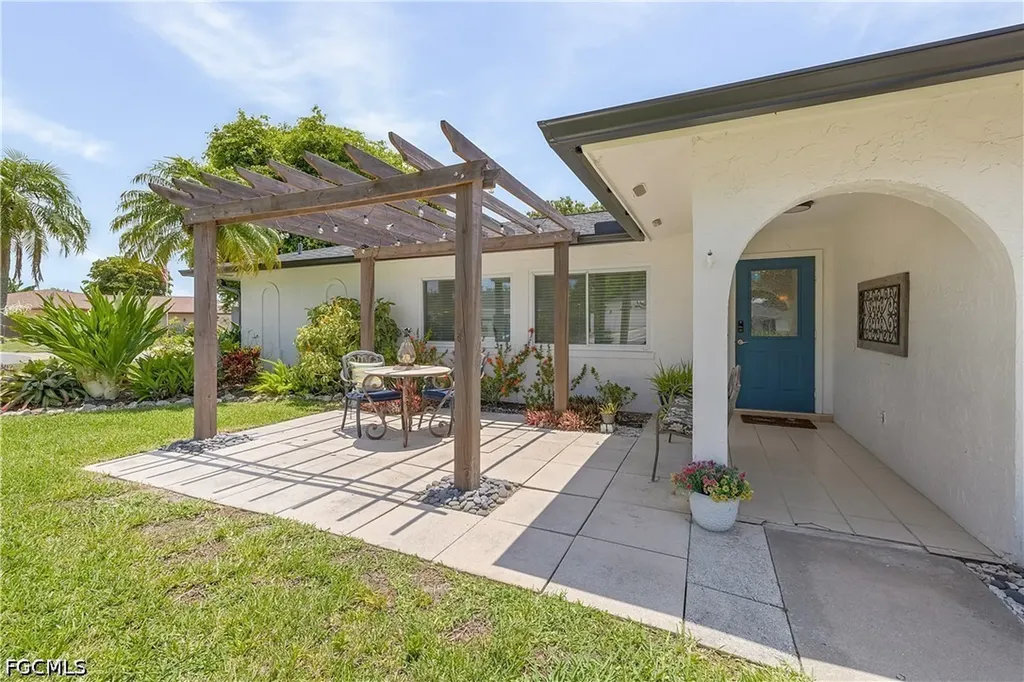6954 Pickadilly Court Fort Myers FL 33919