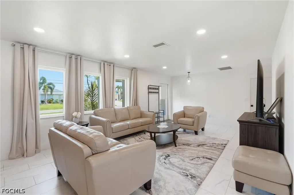 1446 SE 13th Street Cape Coral FL 33990