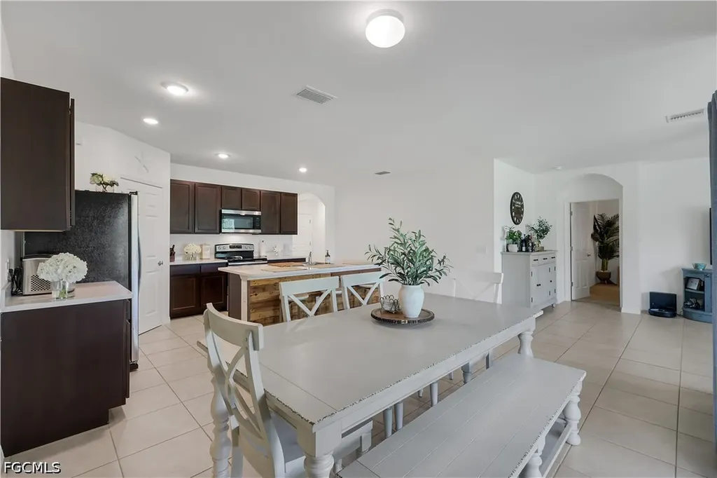 2816 Zaragoza Court Cape Coral FL 33909