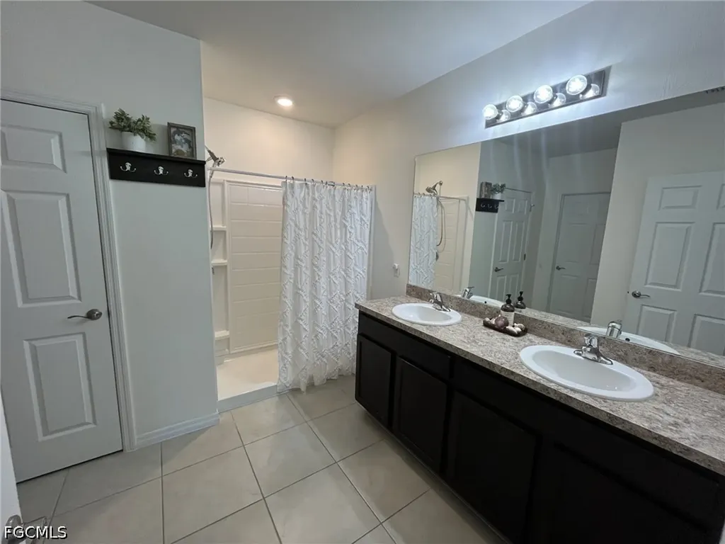 2816 Zaragoza Court Cape Coral FL 33909